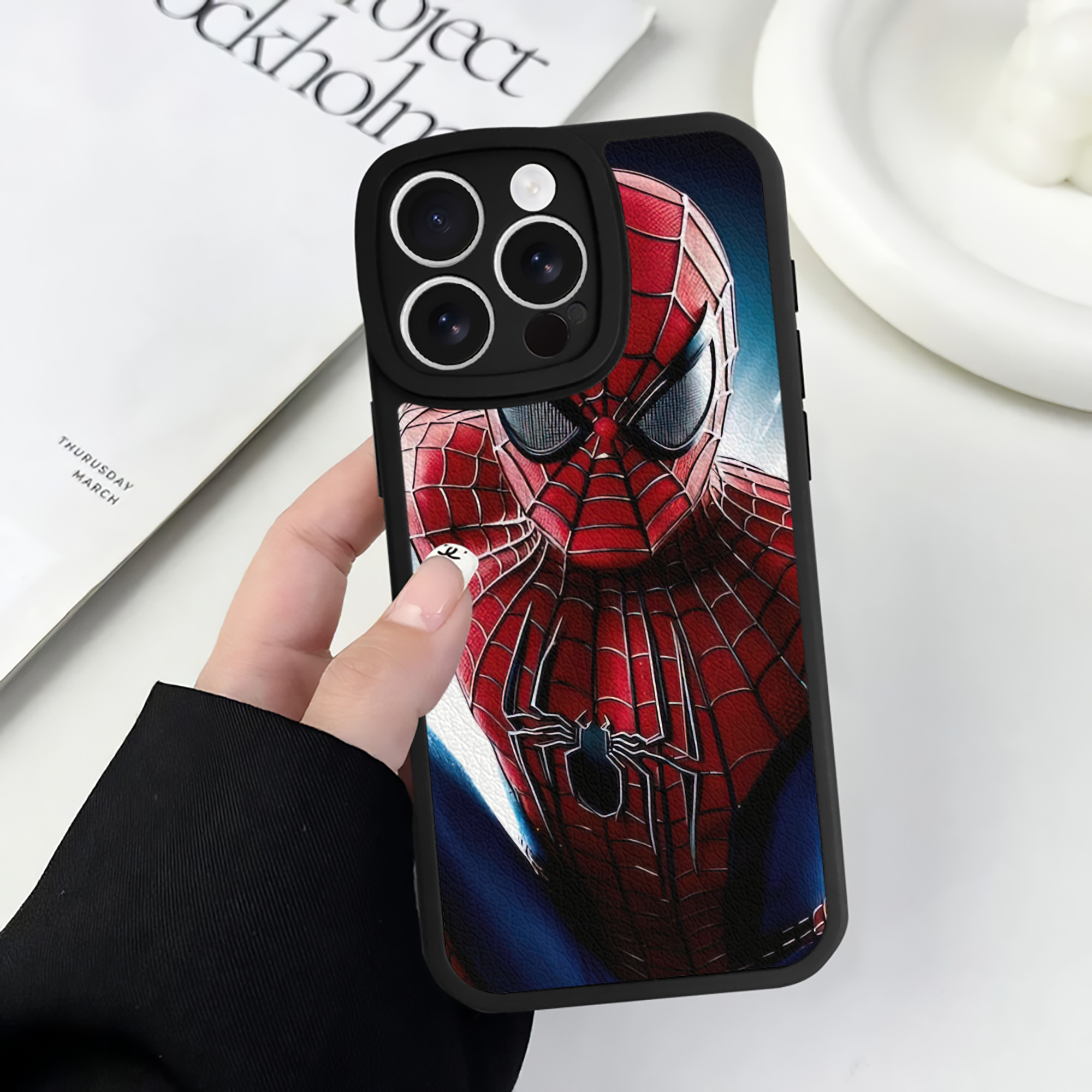Spider Man スパイダーマン 【iPhone 16シリーズ対応】シリコンスマホケース（レザー調） 材質：シリコン
